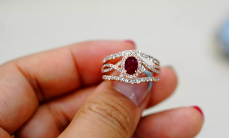 How Can You Incorporate a Family Heirloom Into a Modern Proposal?